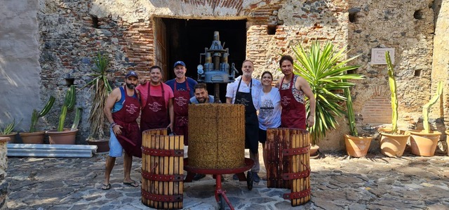 The hard-working team outside the bodega after the first hand-pressing of the Moscatel Morisco. Photo © La Fábrica de Hojalata